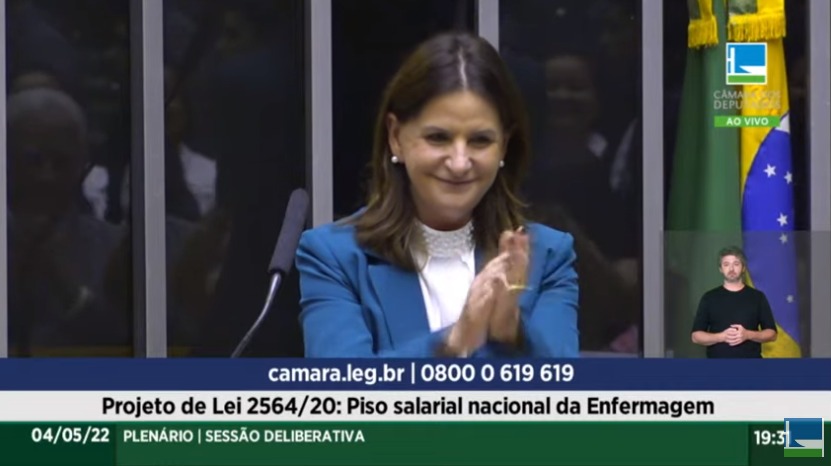 Vitória da Enfermagem: Carmen Zanotto comemora aprovação do piso