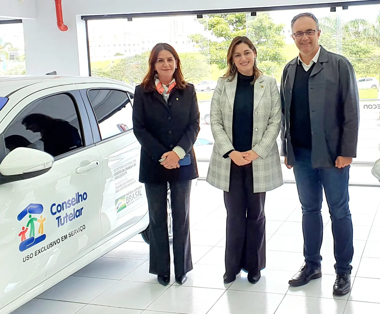Com a presença da Ministra da Mulher, Carmen Zanotto entrega veículos para Conselhos Tutelares de Santa Catarina