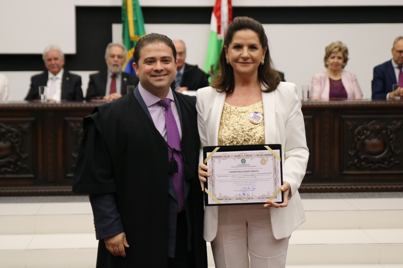 Carmen Zanotto é diplomada para o seu quarto mandato na Câmara Federal